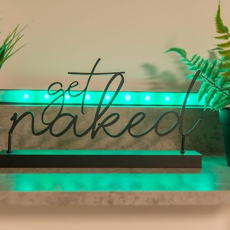 Luxe Maisonette- Parking, 4K Tvs, Leds, Local Snacks And More! Bath Esterno foto