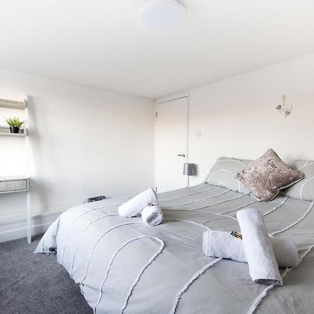 Luxe Maisonette- Parking, 4K Tvs, Leds, Local Snacks And More! Bath Esterno foto