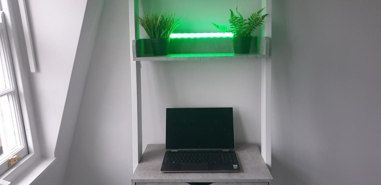Luxe Maisonette- Parking, 4K Tvs, Leds, Local Snacks And More! Bath Esterno foto