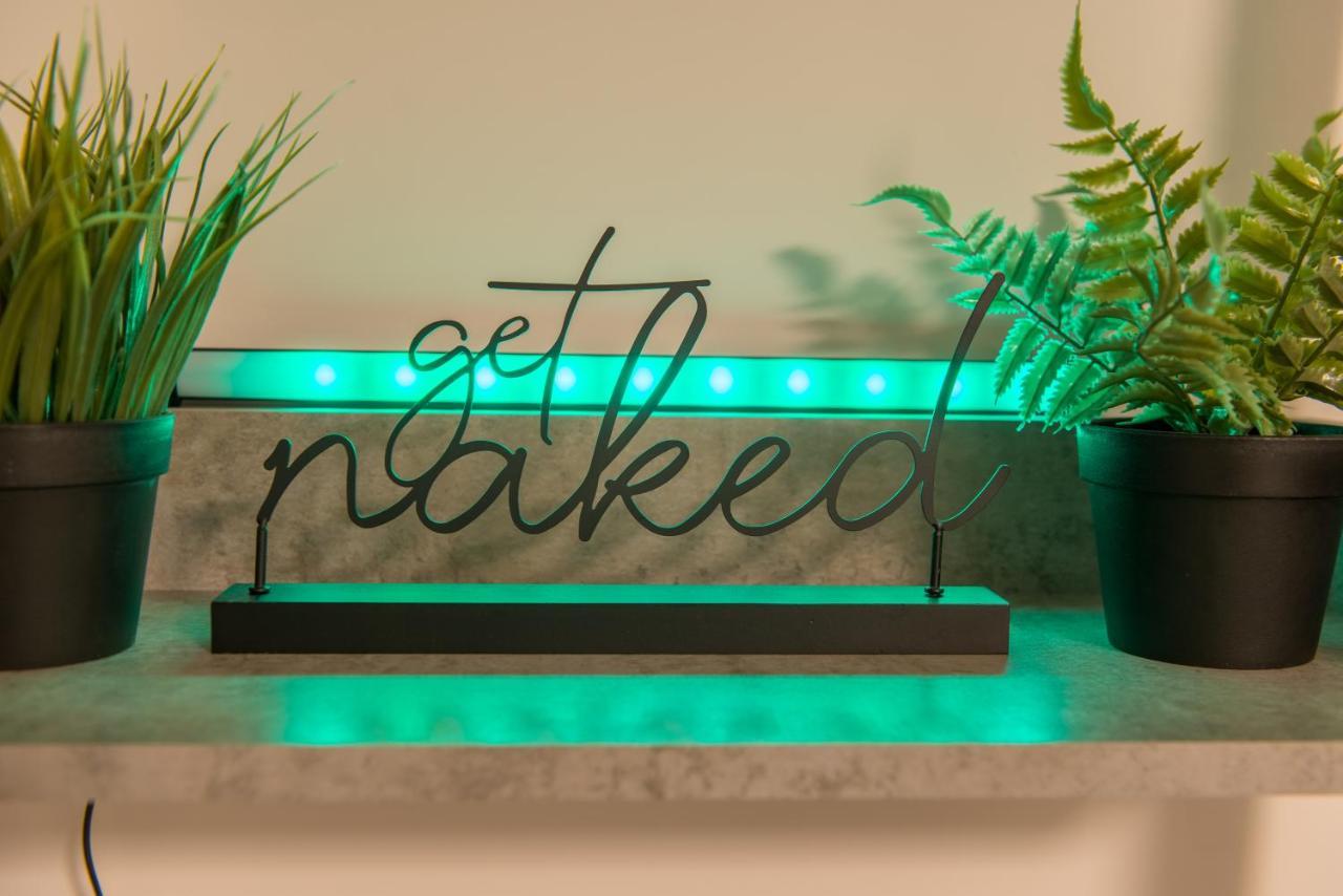 Luxe Maisonette- Parking, 4K Tvs, Leds, Local Snacks And More! Bath Esterno foto