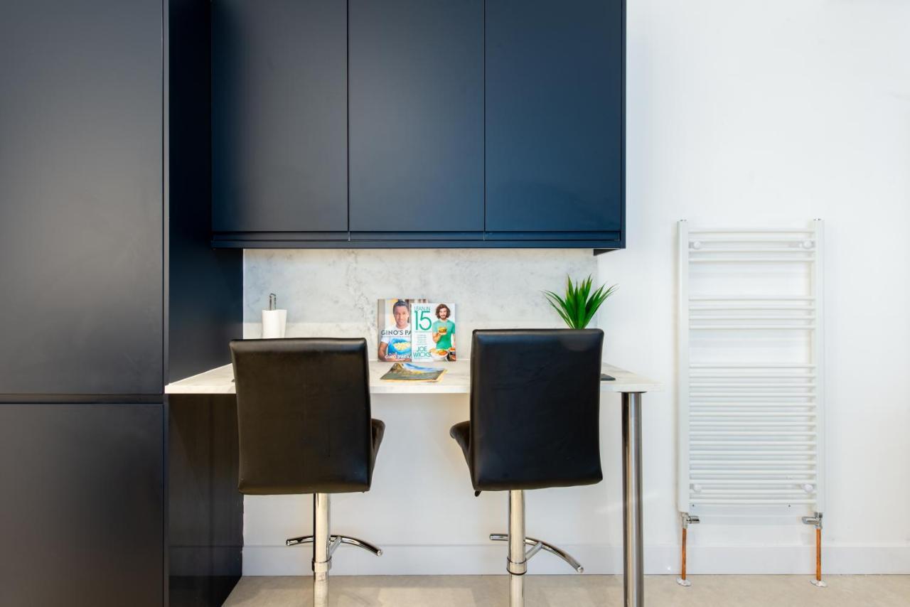Luxe Maisonette- Parking, 4K Tvs, Leds, Local Snacks And More! Bath Esterno foto