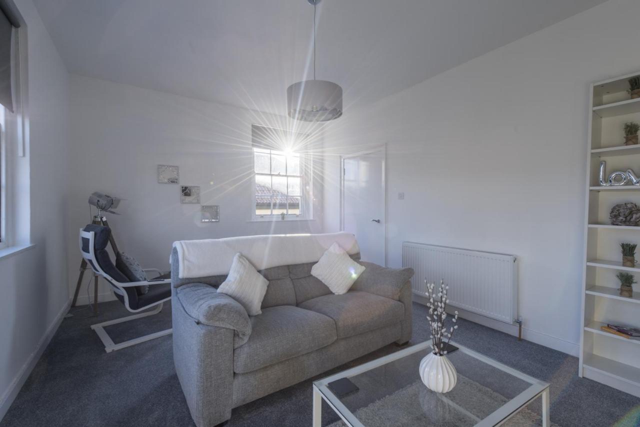 Luxe Maisonette- Parking, 4K Tvs, Leds, Local Snacks And More! Bath Esterno foto