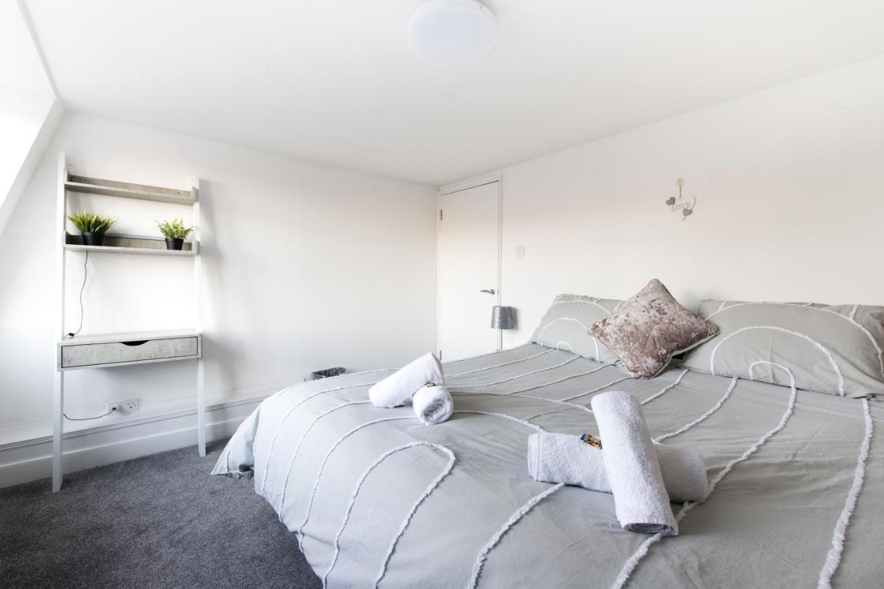 Luxe Maisonette- Parking, 4K Tvs, Leds, Local Snacks And More! Bath Esterno foto