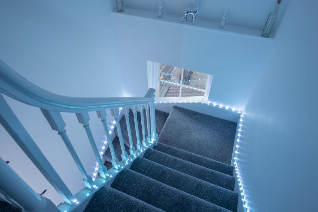 Luxe Maisonette- Parking, 4K Tvs, Leds, Local Snacks And More! Bath Esterno foto
