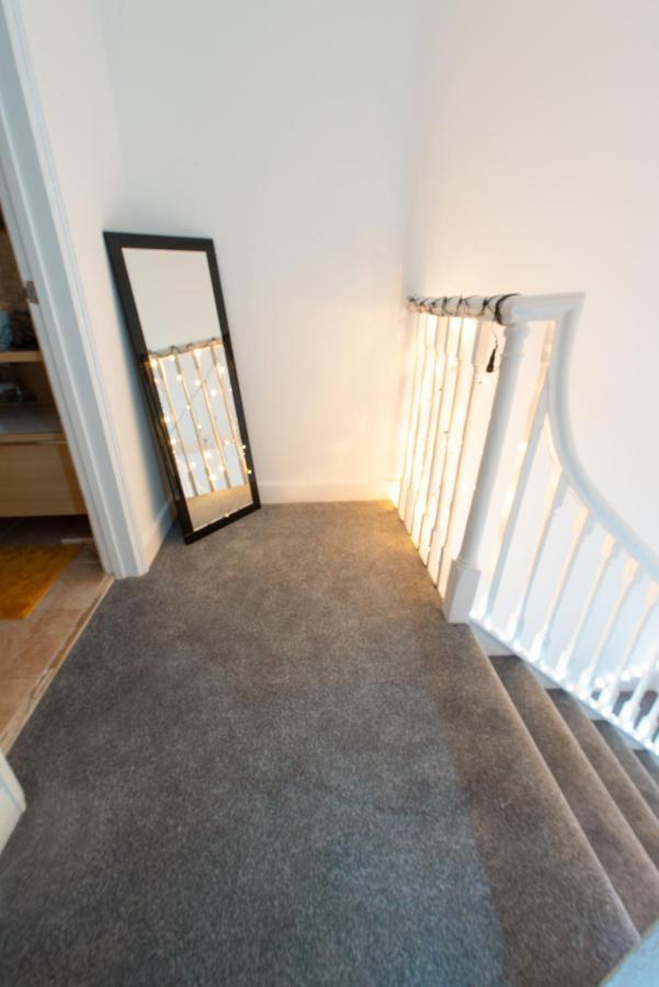 Luxe Maisonette- Parking, 4K Tvs, Leds, Local Snacks And More! Bath Esterno foto