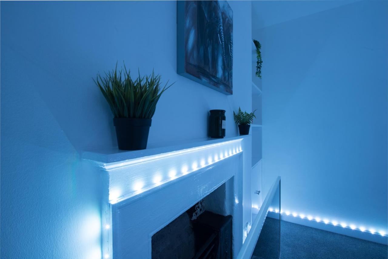 Luxe Maisonette- Parking, 4K Tvs, Leds, Local Snacks And More! Bath Esterno foto